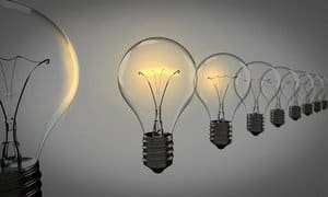 light-bulbs-1875384-640