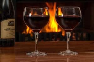 red-wine-2443699-640