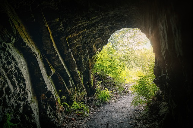 cave-gfe25e9220-640
