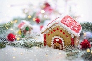 gingerbread-house-g2717a0a9e-640