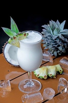 pina-colada-g2bece8208-640